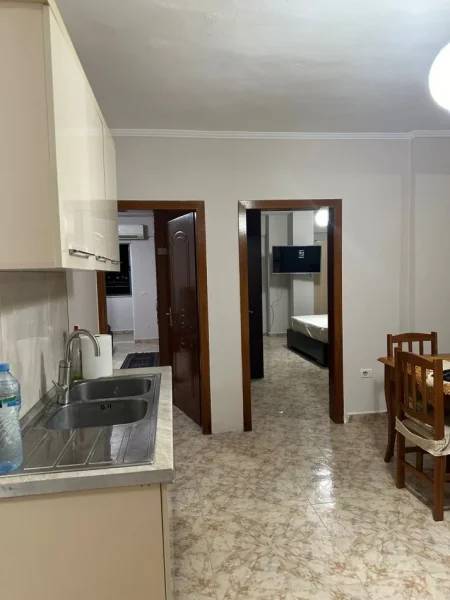 Tirane, jepet me qera apartament 2+1 Kati 5, 120 m² 600 €