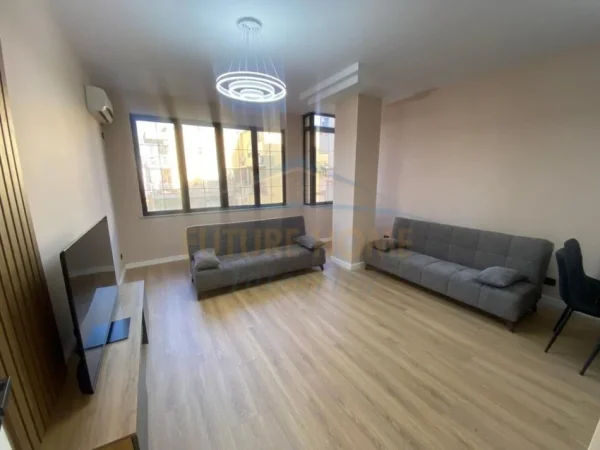 Tirane, jepet me qera apartament 1+1 Kati 6, 69 m² 600 € (prane gjimnazit Partizani)