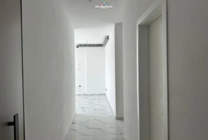 Tirane, jepet me qera zyre , (Rruga Mine Peza)