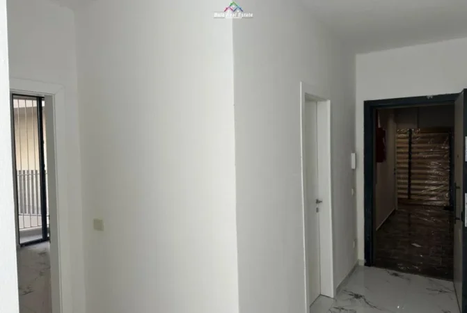 Tirane, jepet me qera zyre , (Rruga Mine Peza)