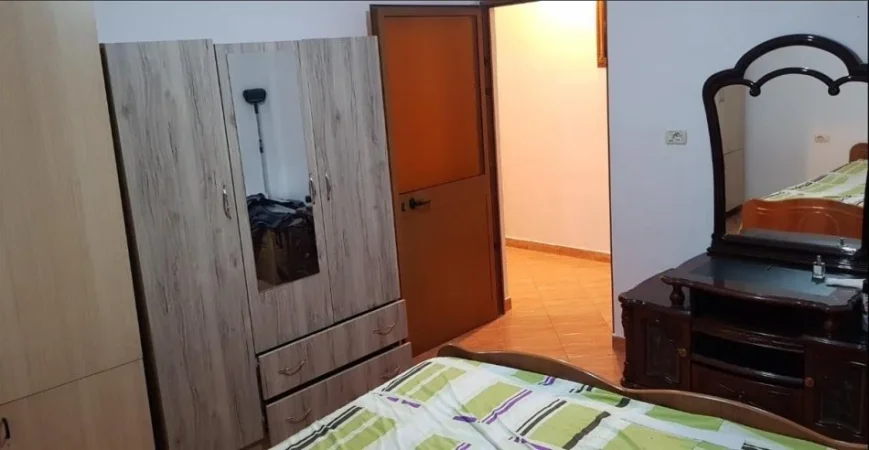 Tirane, jepet me qera shtepi 1+1 Kati 1, 65 m² 320 € (5 Maji)