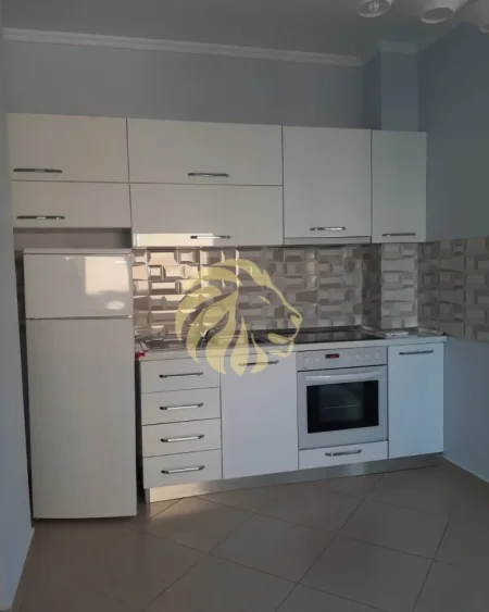 Tirane,  jepet me qera zyre Kati 1, 98 m² (Përballë Parlamentit dhe Drejtorisë Arsimore)