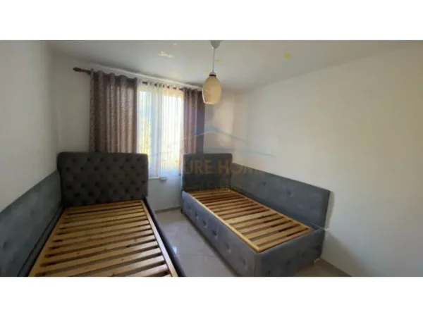 Qera, Apartament 2+1, Kombinat, Tiranë 400 €