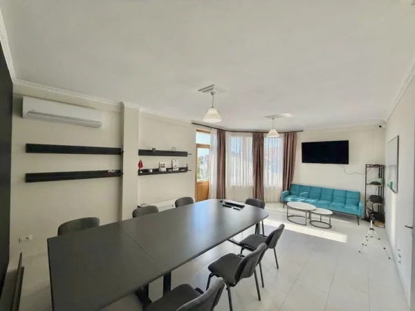 Tirane, jap me qera zyre Kati 2, 150 m² 650 € (QYTET STUDENTI)
