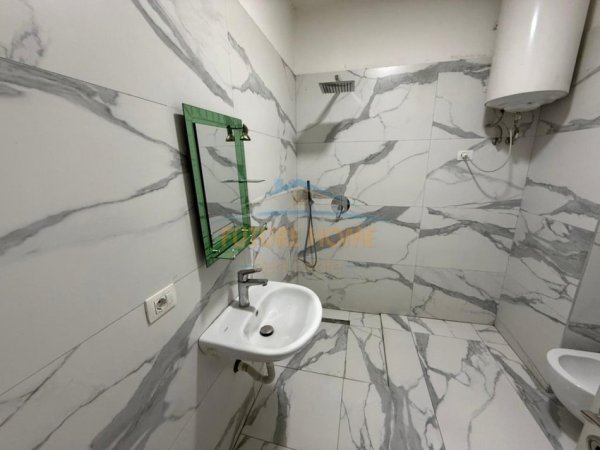 Tirane, jepet me qera apartament 1+1 Kati 5, 55 m² 500 € (Shkolla e Bashkuar)