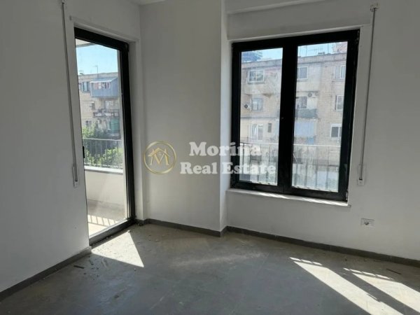 Tirane, jepet me qera ambjent biznesi Kati 2, 60 m² 500 € (Rruga Karl Gega)