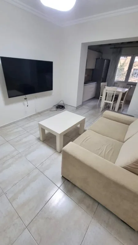 Jepet me Qira Apartament 2+1 Pas Ambasadës Amerikane, Rruga e Elbasanit,   90 m² 650 €URO