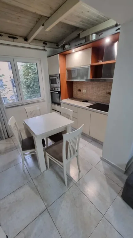 Jepet me Qira Apartament 2+1 Pas Ambasadës Amerikane, Rruga e Elbasanit,   90 m² 650 €URO