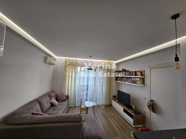 Tirane, jepet me qera apartament 1+1 Kati 8, 60 m² 550 € (Laprake)