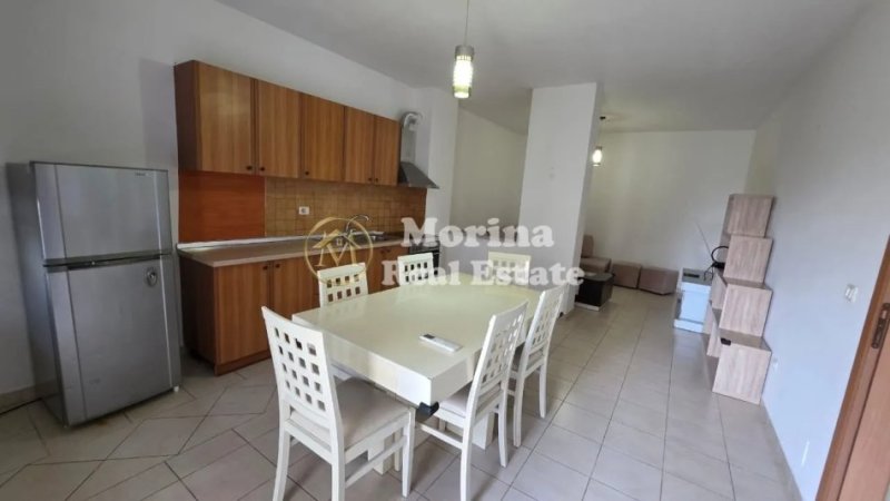 Tirane, jepet me qera apartament 2+1 Kati 4, 100 m² 550 € (Rruga Vllazen Huta)