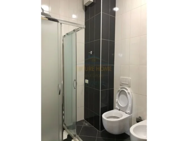 Tirane, jepet me qera apartament 3+1 Kati 6, 135 m² 1.500 € (Kopshti Zoologjik)