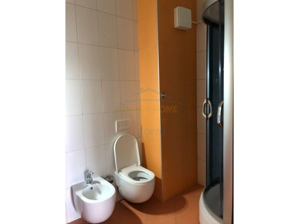Tirane, jepet me qera apartament 3+1 Kati 6, 135 m² 1.500 € (Kopshti Zoologjik)