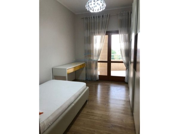 Tirane, jepet me qera apartament 3+1 Kati 6, 135 m² 1.500 € (Kopshti Zoologjik)