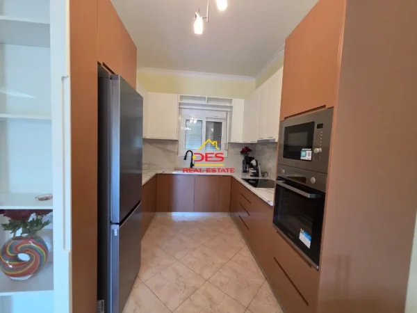 Vlore, jepet me qera Vile 3+1+Ballkon Kati 2, 140 m² 500 € (Kuzum Baba)