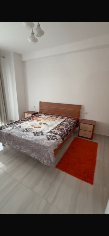 Tirane, jepet me qera apartament 1+1+Ballkon Kati 4, 70 m² 650 € (zogu i zi)