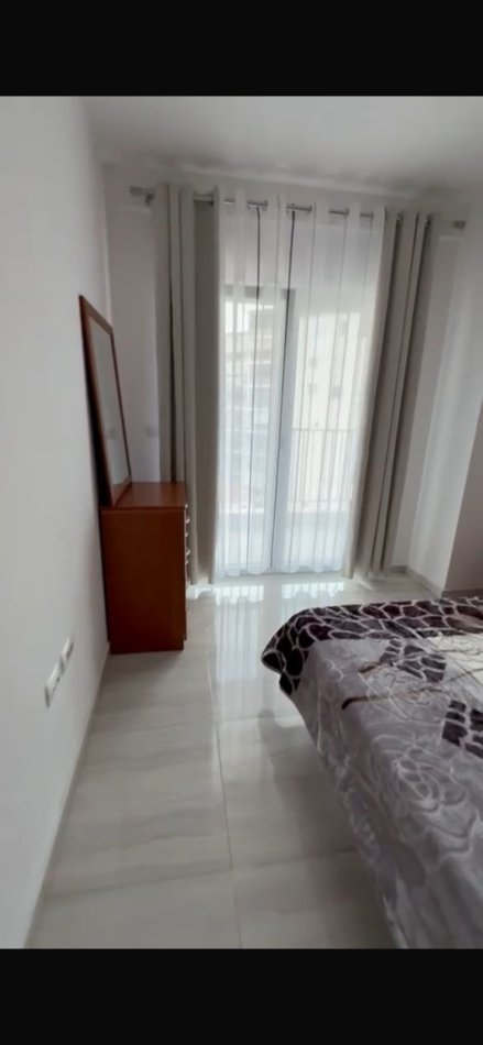 Tirane, jepet me qera apartament 1+1+Ballkon Kati 4, 70 m² 650 € (zogu i zi)