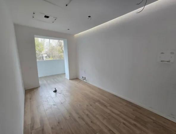 Tirane, jepet me qera ambjent biznesi , 83 m² 1.500 € (Rruga e Durrësit)