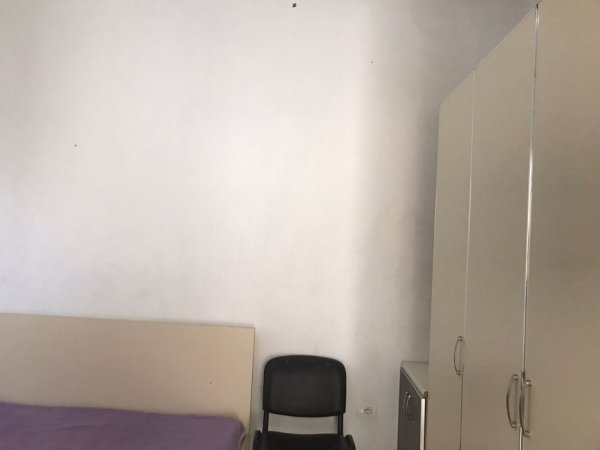 Tirane, jepet me qera shtepi 1+1 Kati 1, 52 m² 300 € (ne rrugen Hysen Selmani Tirane.)
