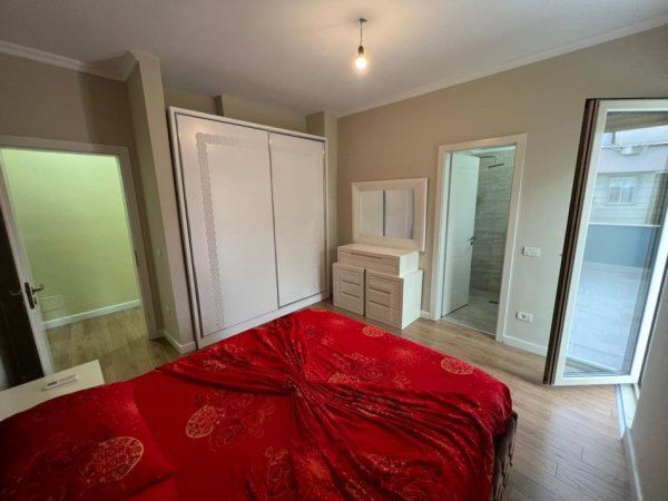 Tirane, jepet me qera 2+1 Kati 7, 102 m² 500 €