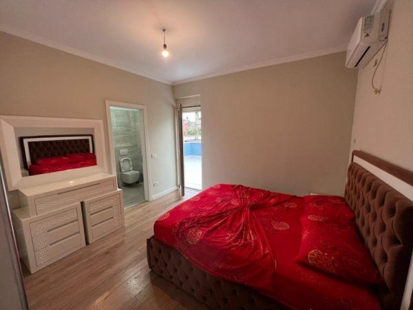 Tirane, jepet me qera 2+1 Kati 7, 102 m² 500 €