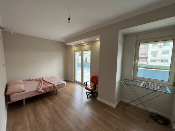 Tirane, jepet me qera 2+1 Kati 7, 102 m² 500 €