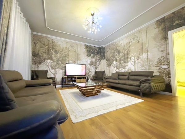 Tirane, shitet 2+1 , 124 m² 