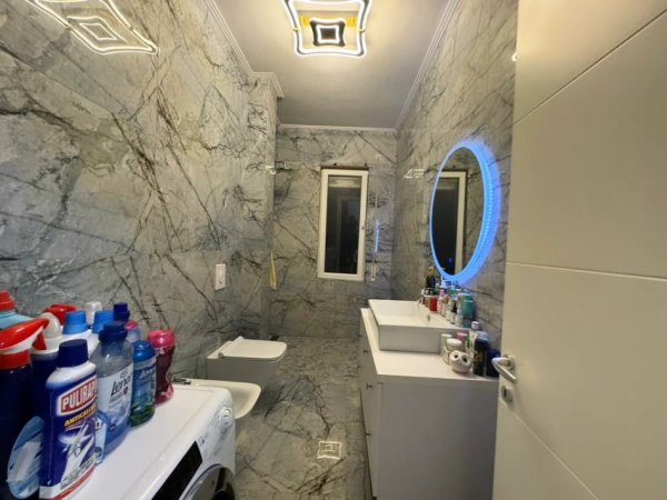 Tirane, shitet 2+1 , 124 m² 