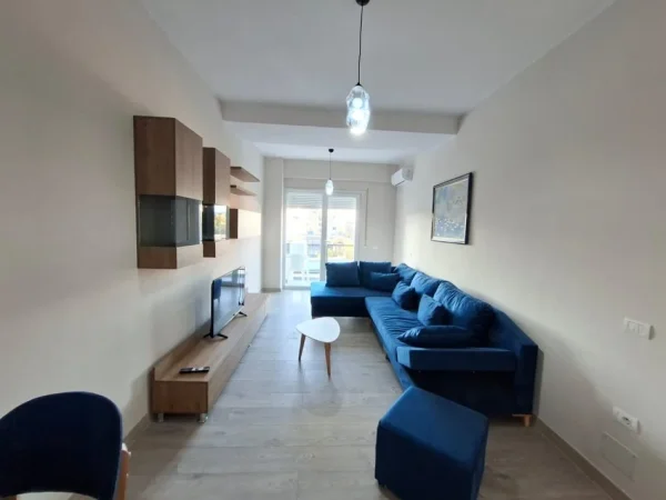 Tirane, jepet me qera apartament 1+1 Kati 3, 65 m² 600 € (Shkolla Niket Dardani)