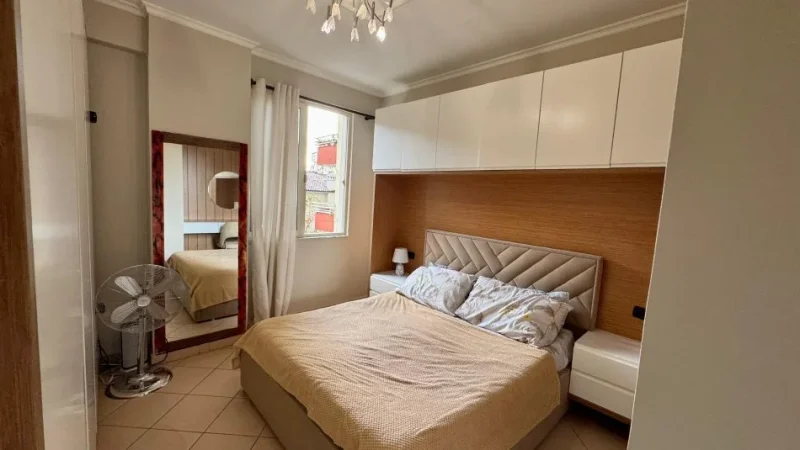 Tirane, jepet me qera apartament 2+1 Kati 2, 85 m² 700 € (Rruga Bill Klinton)