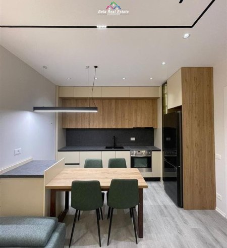 Tirane, jepet me qera apartament 2+1 Kati 1, 120 m² 600 € (Rruga Gryka e Kacanikut)