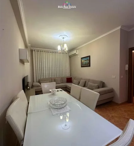 Tirane, jepet me qera apartament 2+1+Ballkon Kati 3, 90 m² 700 € (Rruga Panorama)