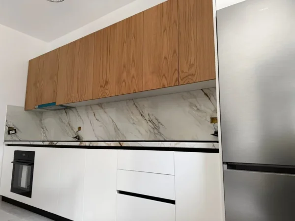 Durres, jepet me qera shtepi 2+1 Kati 1, 60 m² 400 € (Rruga Rinia Durrsake- Ish keneta)