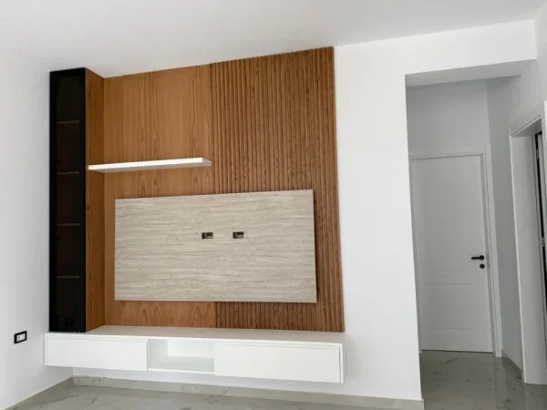 Durres, jepet me qera shtepi 2+1 Kati 1, 60 m² 400 € (Rruga Rinia Durrsake- Ish keneta)