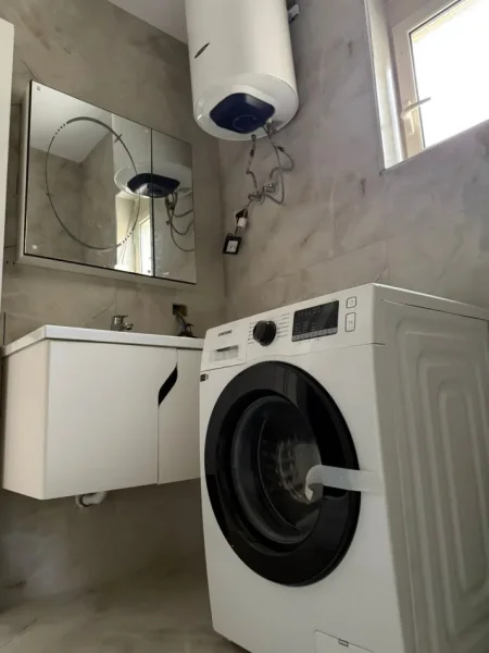 Durres, jepet me qera shtepi 2+1 Kati 1, 60 m² 400 € (Rruga Rinia Durrsake- Ish keneta)