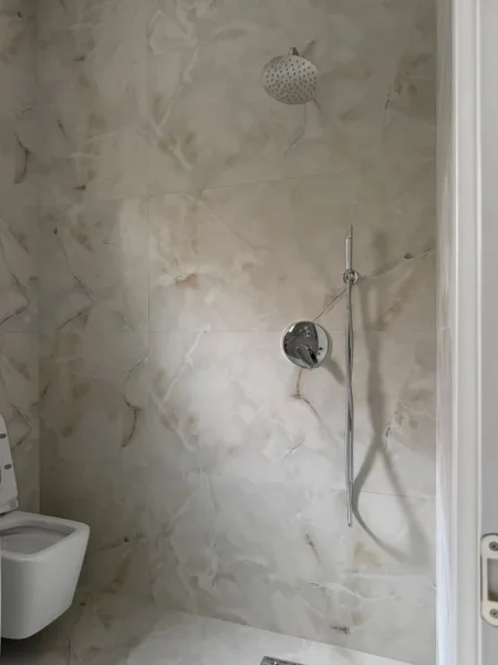 Durres, jepet me qera shtepi 2+1 Kati 1, 60 m² 400 € (Rruga Rinia Durrsake- Ish keneta)