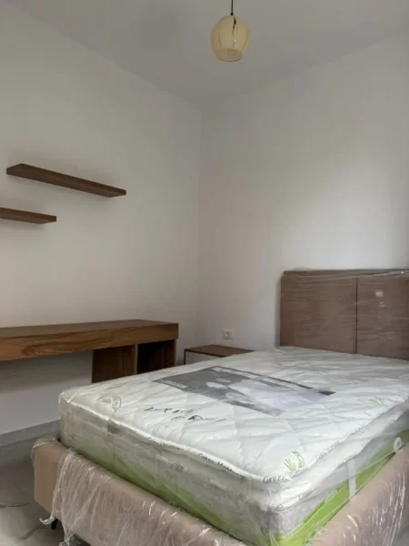 Durres, jepet me qera shtepi 2+1 Kati 1, 60 m² 400 € (Rruga Rinia Durrsake- Ish keneta)