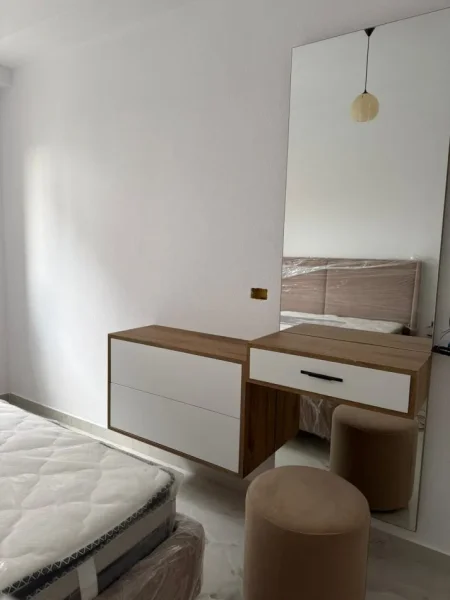 Durres, jepet me qera shtepi 2+1 Kati 1, 60 m² 400 € (Rruga Rinia Durrsake- Ish keneta)
