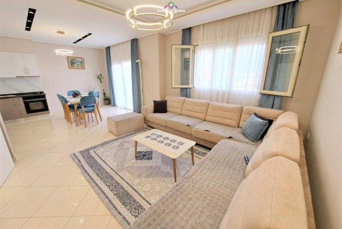 Tirane, jepet me qera Vile , 2.500 m² 4.500 € (Bathore)