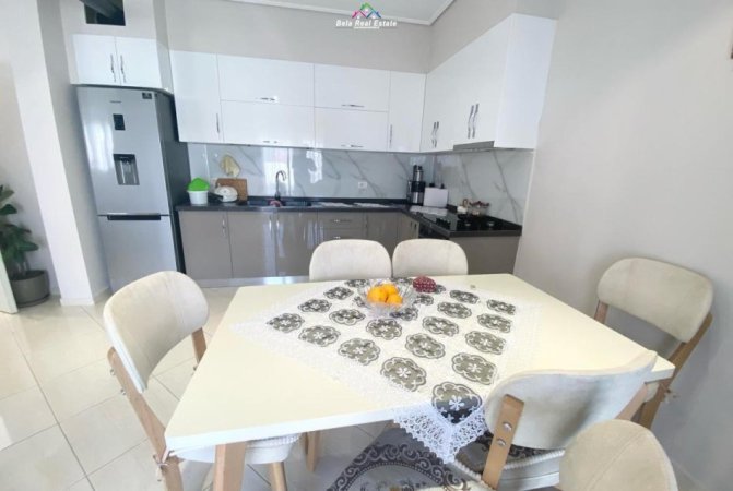 Tirane, jepet me qera Vile , 2.500 m² 4.500 € (Bathore)