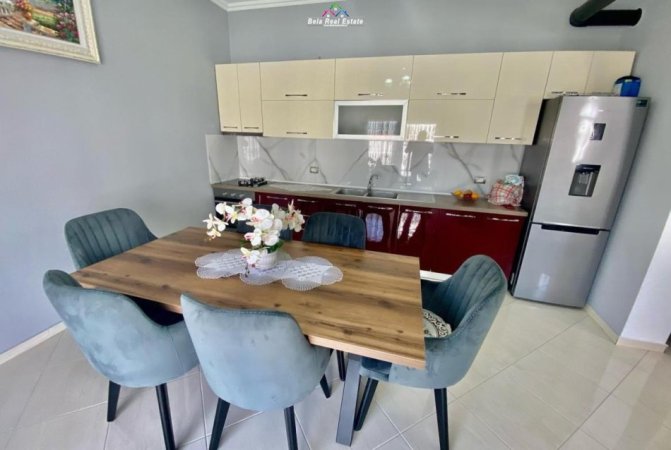 Tirane, jepet me qera Vile , 2.500 m² 4.500 € (Bathore)