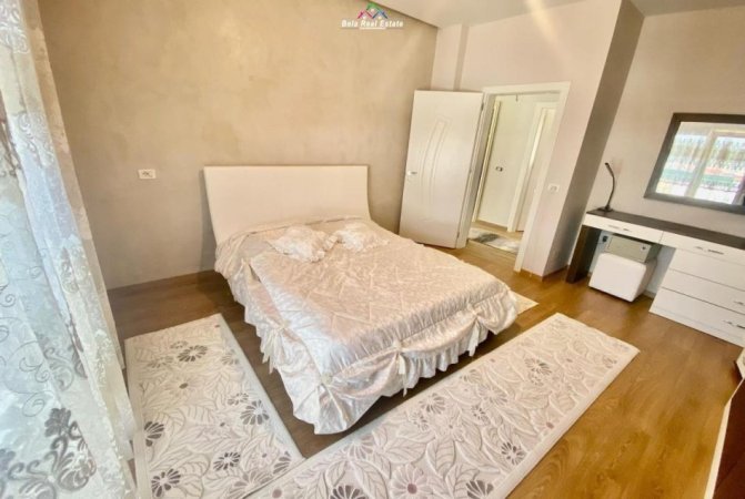 Tirane, jepet me qera Vile , 2.500 m² 4.500 € (Bathore)