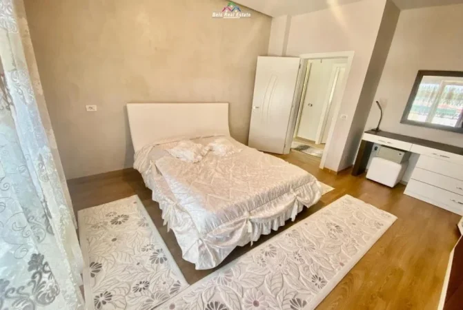 Tirane, jepet me qera Vile , 2.500 m² 4.500 € (Bathore)