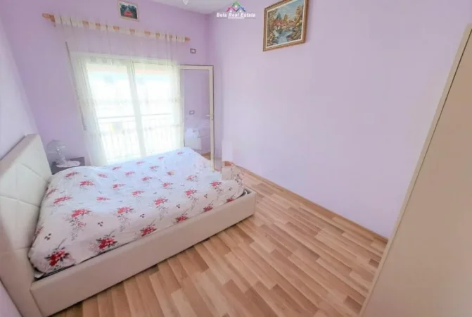 Tirane, jepet me qera Vile , 2.500 m² 4.500 € (Bathore)