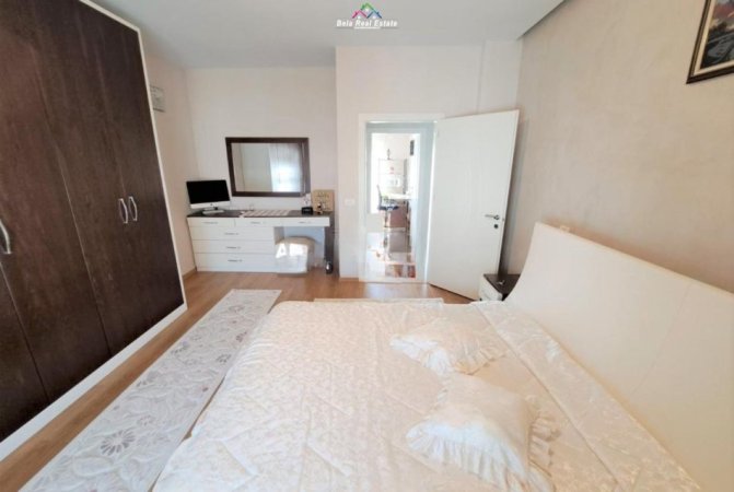 Tirane, jepet me qera Vile , 2.500 m² 4.500 € (Bathore)