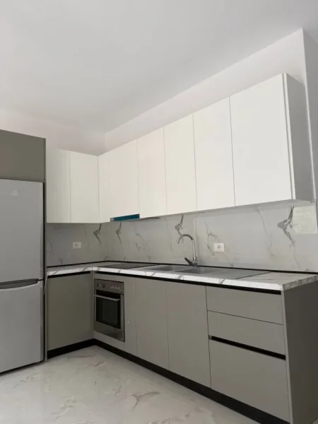 Durres, jepet me qera garsonier 1+1 Kati 1, 40 m² 280 € (Rruga Rinia Durrsake- Ish Keneta)