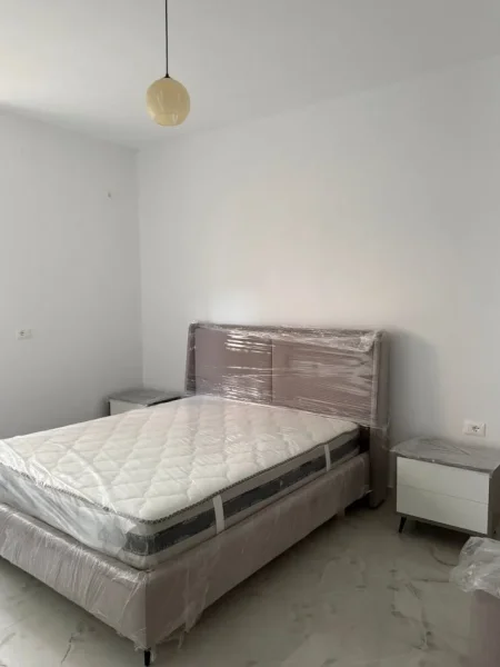Durres, jepet me qera garsonier 1+1 Kati 1, 40 m² 280 € (Rruga Rinia Durrsake- Ish Keneta)
