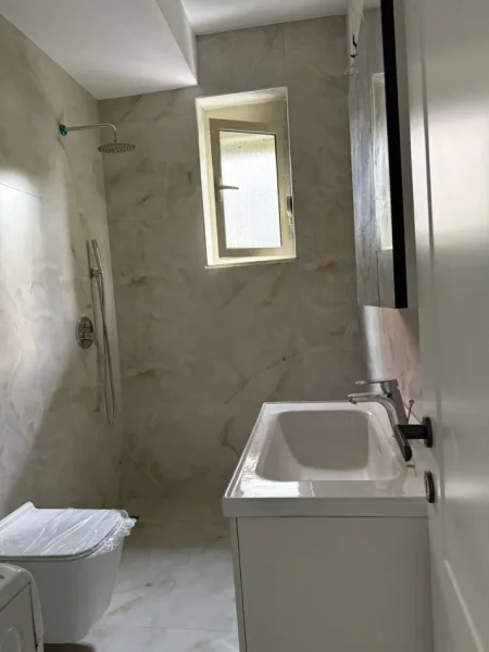 Durres, jepet me qera garsonier 1+1 Kati 1, 40 m² 280 € (Rruga Rinia Durrsake- Ish Keneta)
