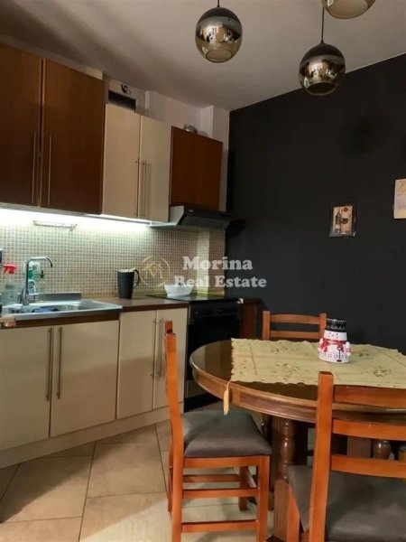Tirane, jepet me qera apartament 2+1 Kati 2, 90 m² 650 € (Rruga Fortuzi)