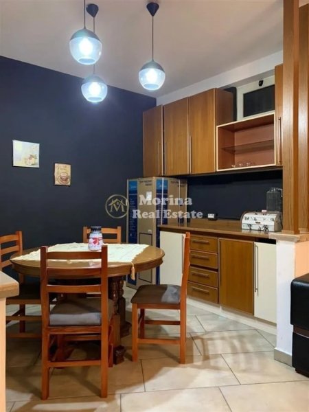 Tirane, jepet me qera apartament 2+1 Kati 2, 90 m² 650 € (Rruga Fortuzi)