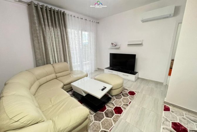 Tirane, jepet me qera apartament 1+1 Kati 4, 70 m² 650 € (Rruga Hysni Gerballi)